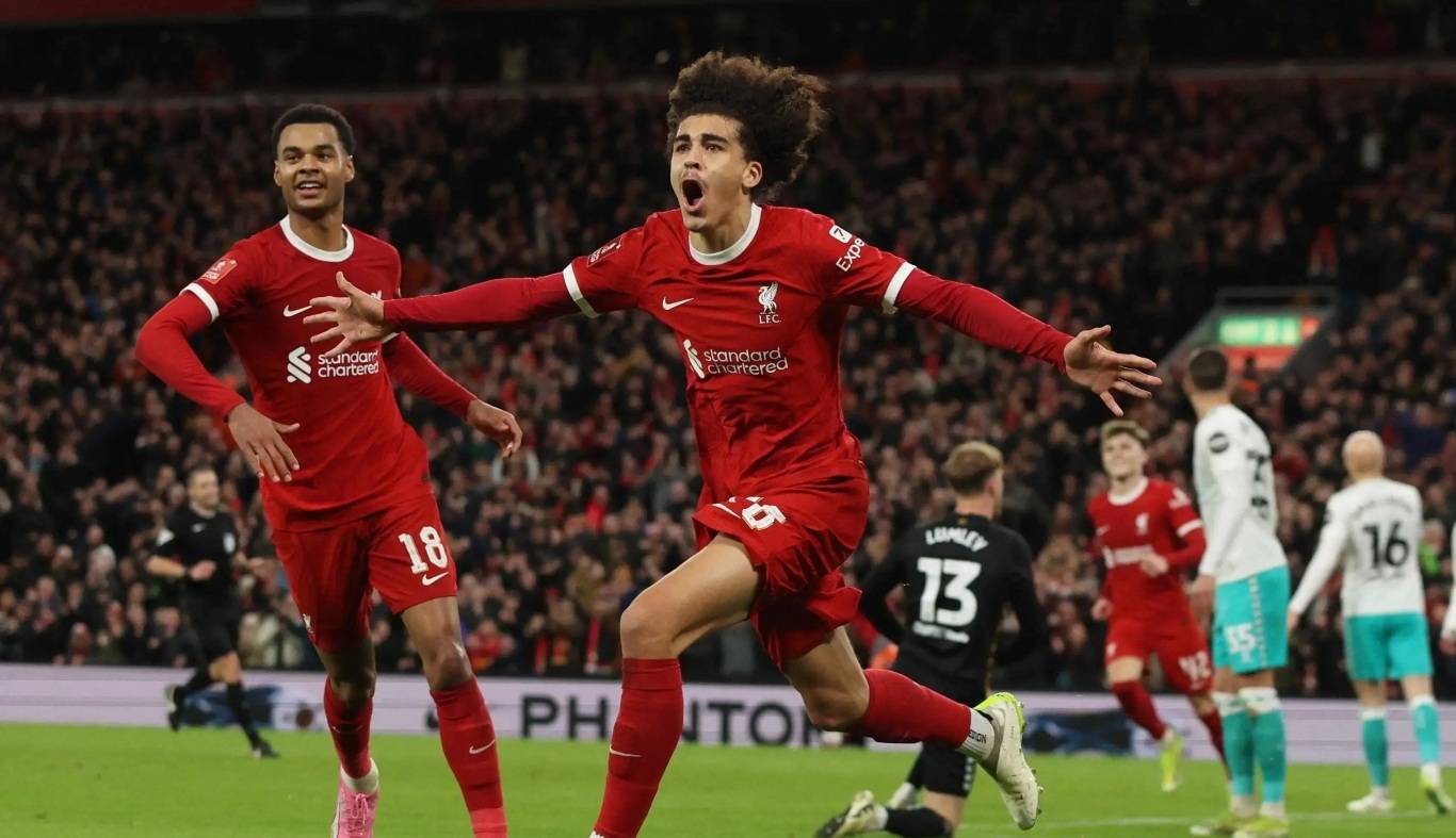 利物浦将在欧冠赛场与曼城对决 利物浦将在欧冠赛场与曼城对决