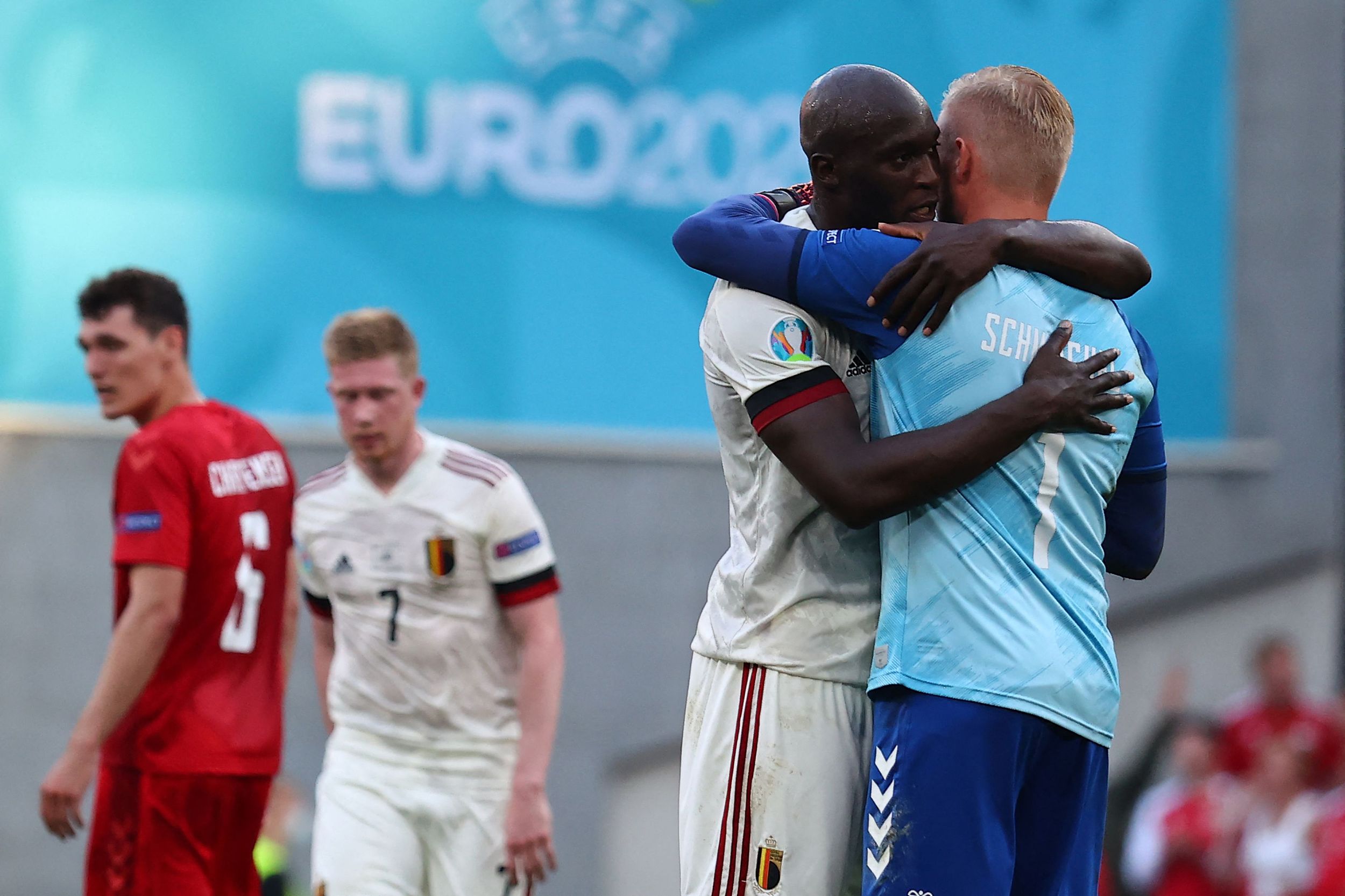 欧洲杯篮球赛:暂停比赛,球员受伤 欧洲杯篮球赛:暂停比赛,球员受伤