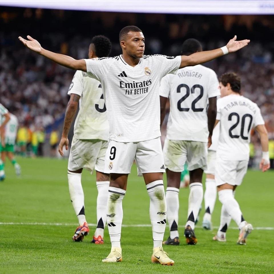 皇马对阵瓦伦西亚的争斗：双方对决