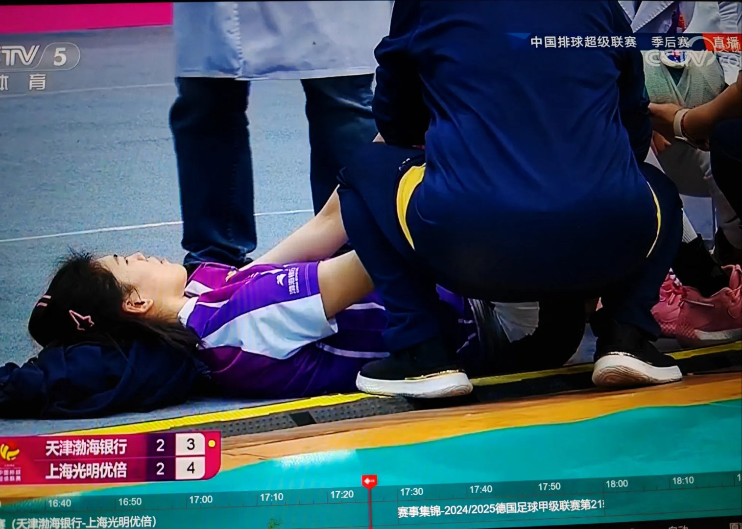 运动员在比赛中受伤,队伍面临人员调整问题 运动员在比赛中受伤,队伍面临人员调整问题